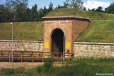 Kuva: Kyminlinnan eteläinen portti kunnostettuna. Museovirasto