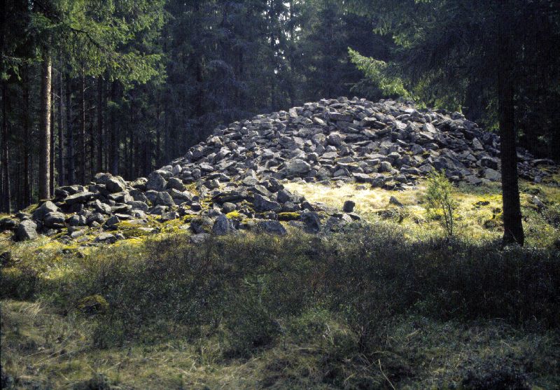 Kuva: Kaunismäen monumentaaliröykkiö Leena Koivisto 6/1998