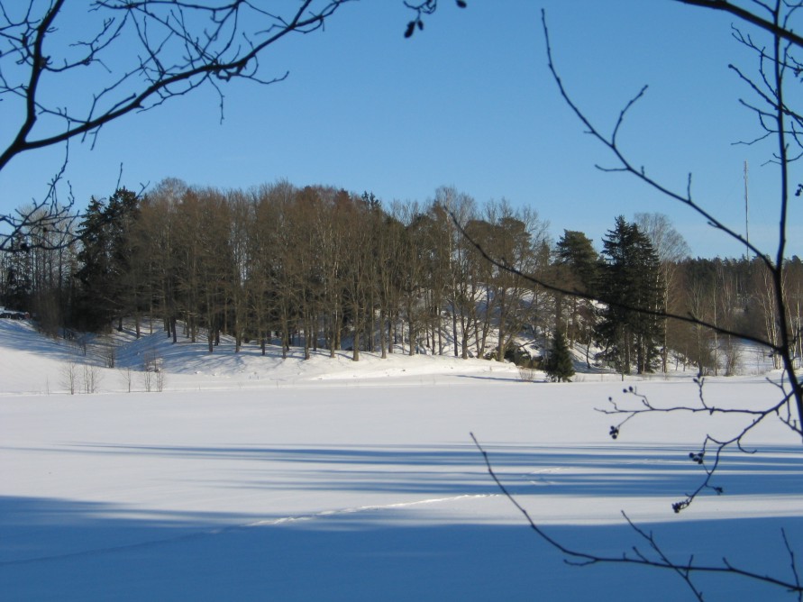 Kuva: Sipoon Sibbesborgin linnamäki talviasussa. Kaisa Lehtonen 1.3.2005