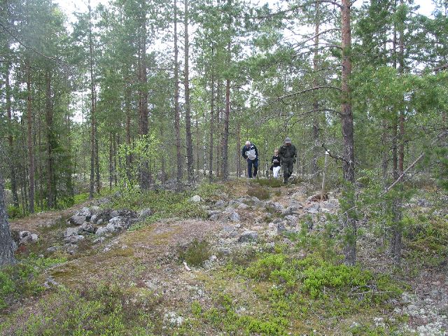 Huhdankallion röykiön rikkoutunutta kiveystä Leena Koivisto 31.5.2005