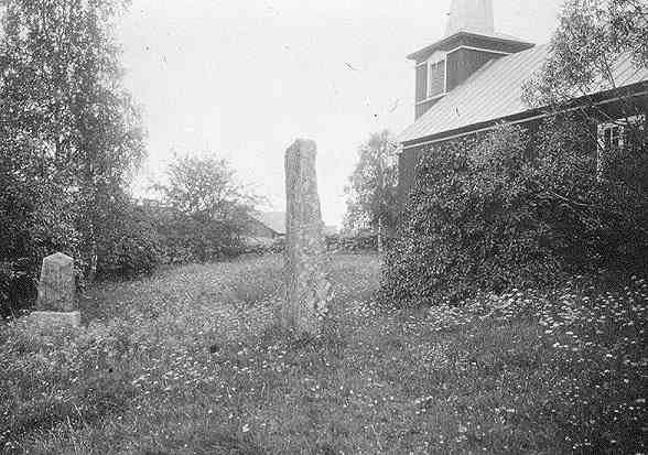 Kuva: Kalevanpojan viikatteetikku Untamalan hautausmaalla. Aarne Europaeus 1915