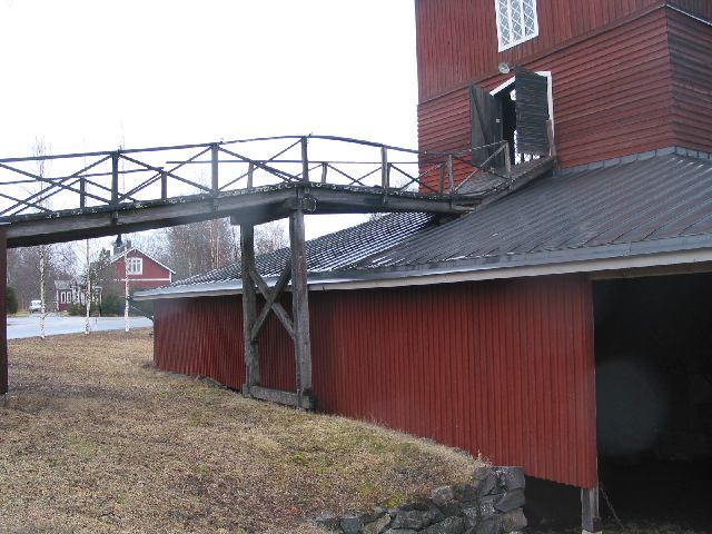 Kuva: Masuunin hiilisilta romahtaneena keväällä 2005 Leena Koivisto 11.4.2005