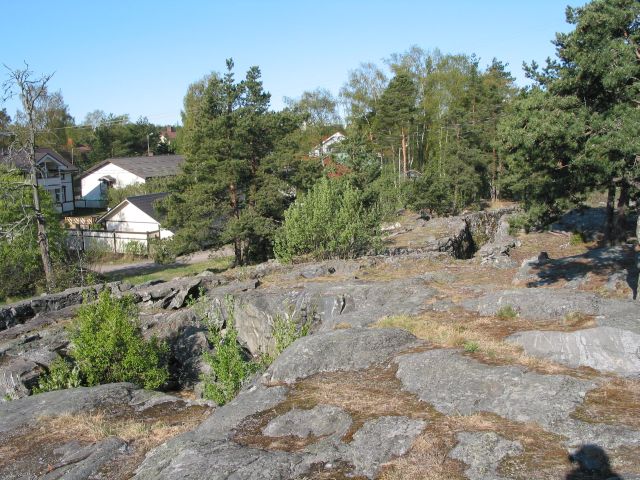 Kuva: Karhulinnan linnoitusalue kuvatttuna E Leena Koivisto 16.5.2006