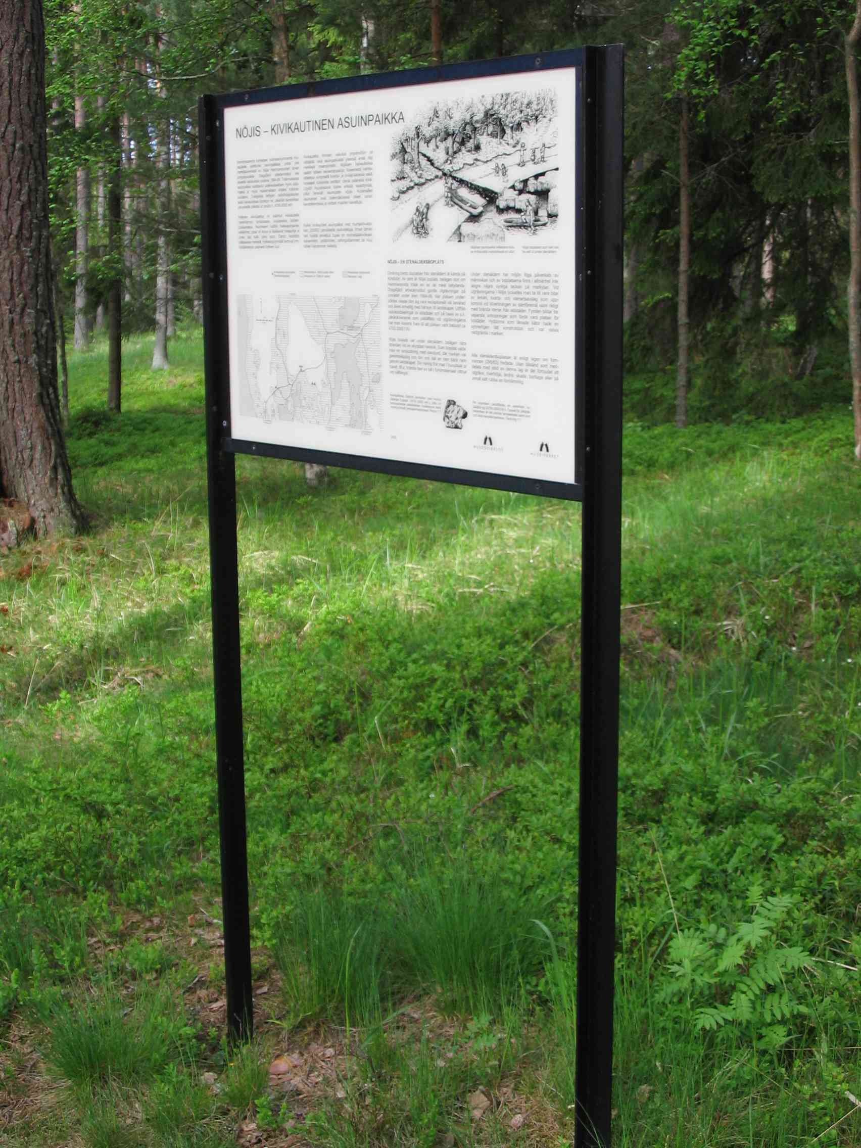 Kuva: Informaatiotaulu, joka sijaitsee kohtelle vievän polun alussa, liki Purunpään tietä. Satu Mikkonen-Hirvonen syksy 2007