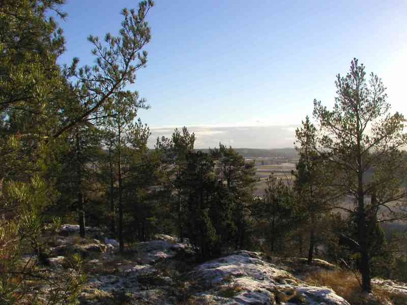 Näköala linnavuorelta Uskelanjokilaaksoon talvisena iltapäivänä. Satu Mikkonen-Hirvonen 11/2007