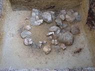 Kuva: Koekuopasta 14 löytyneen kiveyksen toinen kivikerta. Päivi Kankkunen 2008